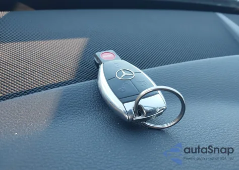 2010 Mercedes-Benz Glk 350 4Matic z USA, uszkodzony, nr VIN WDCGG8HB9AF352629